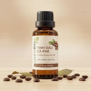 Hình ảnh sản phẩm tinh dầu cà phê 50ml mang đến hương thơm cà phê rang ấm áp, đậm đà và có chiều sâu, giúp tạo dấu ấn mùi hương đặc trưng cho không gian. Dung tích phù hợp để sử dụng thường xuyên tại nhà, văn phòng hoặc cửa hàng.